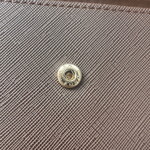 Chic Mauve-y brown wallet with chain strap. - Picture 7 of 9